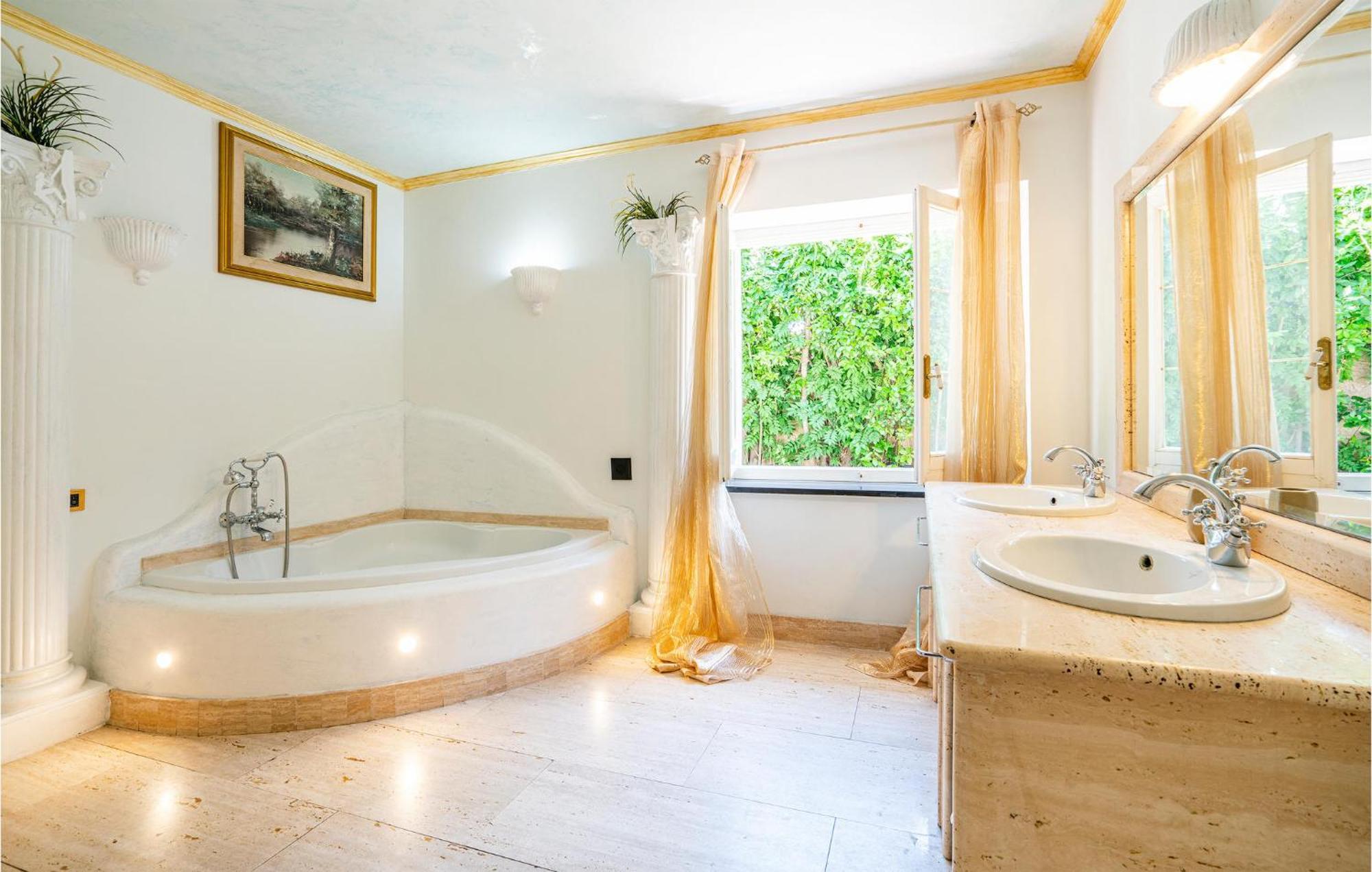 Beautiful Home In Fiumicino With Wifi Luaran gambar