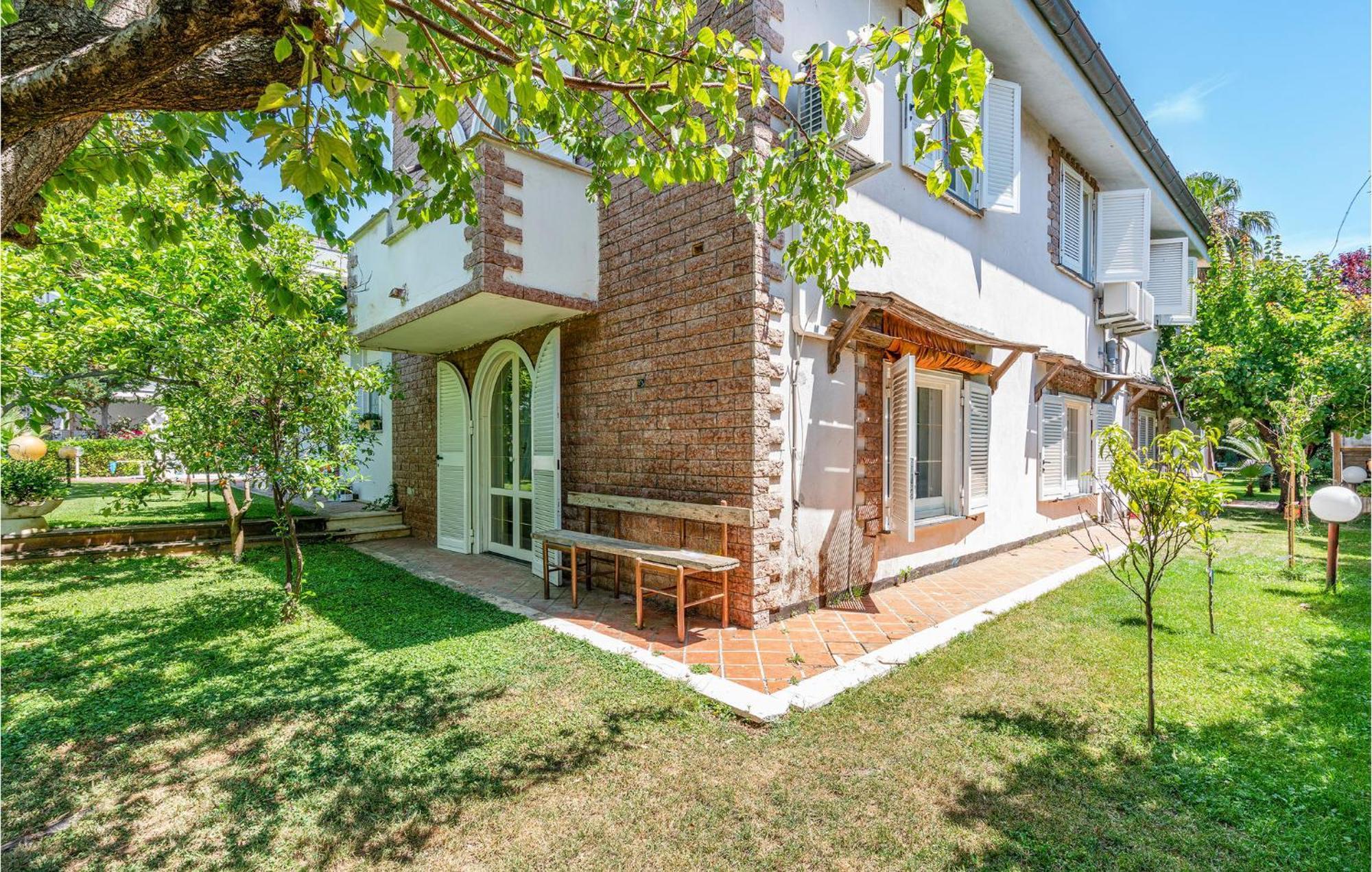Beautiful Home In Fiumicino With Wifi Luaran gambar