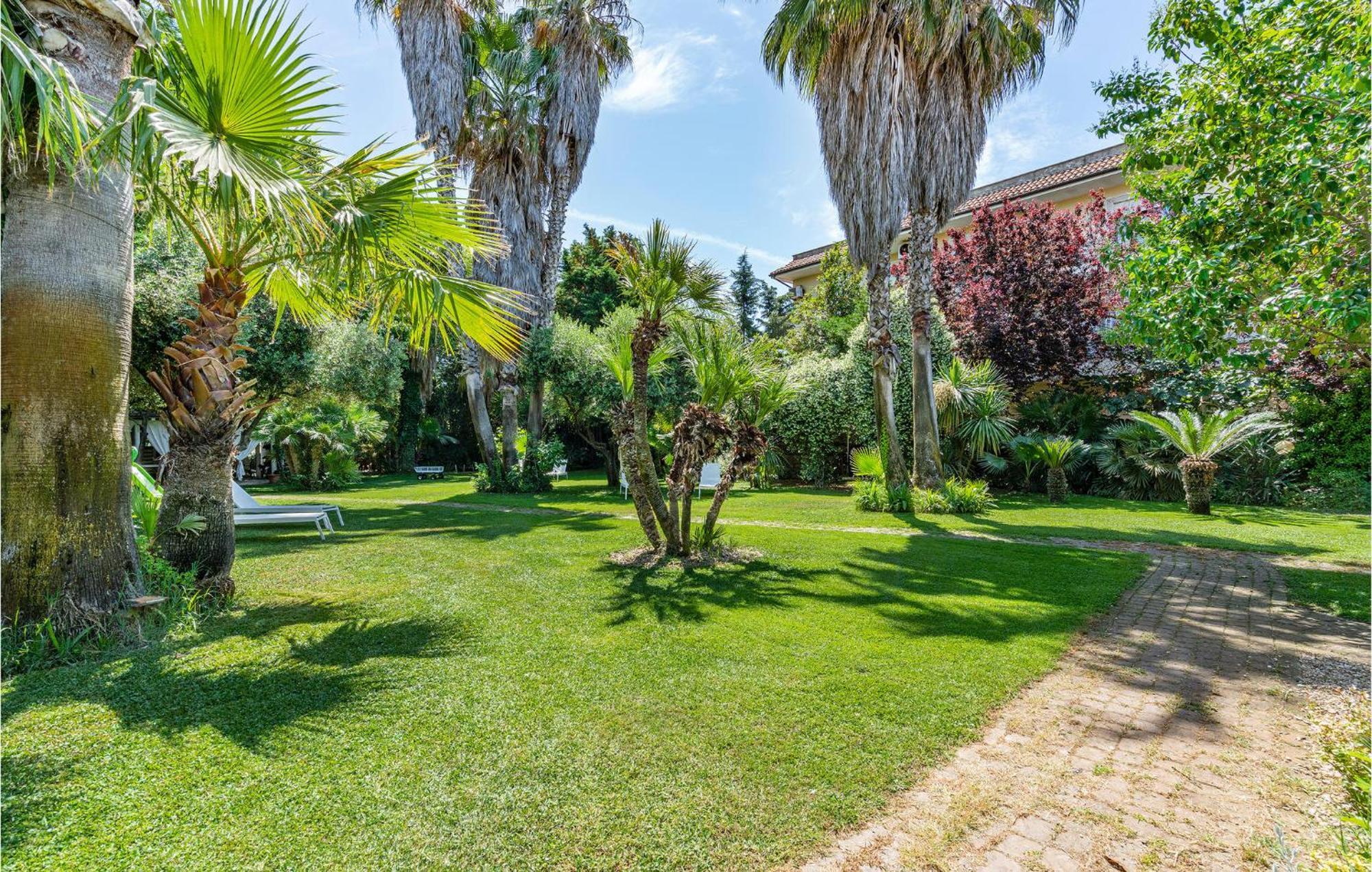 Beautiful Home In Fiumicino With Wifi Luaran gambar